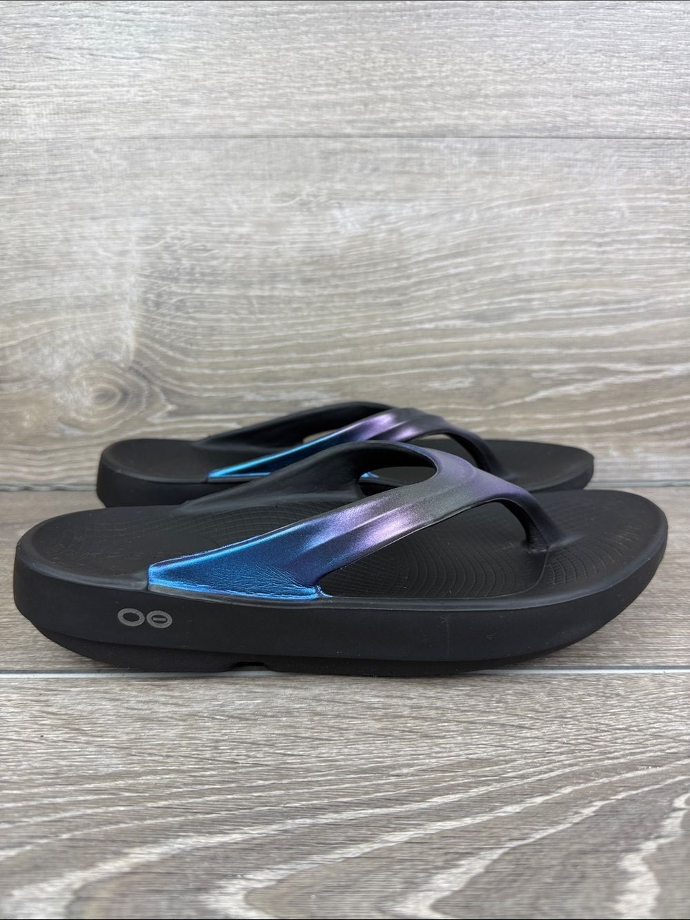 Oofos Oolala Luxe Shimmer Blue Women’s Sz 9/EU 40 Recovery Flip Flop Sandals